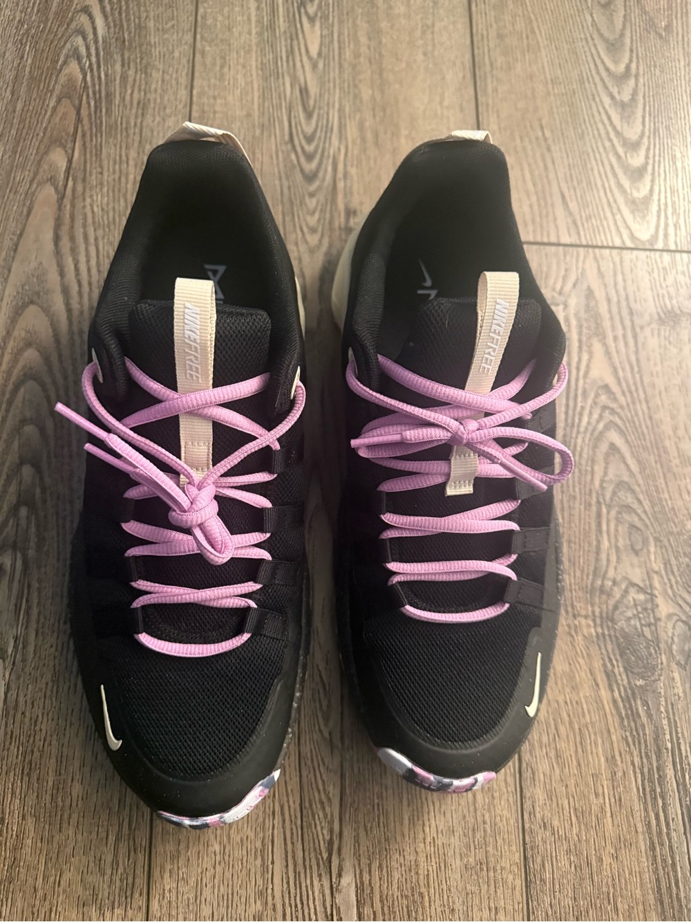 Nike Women's Black Sneakers with Light Pink Laces and Beige Pull Tabs